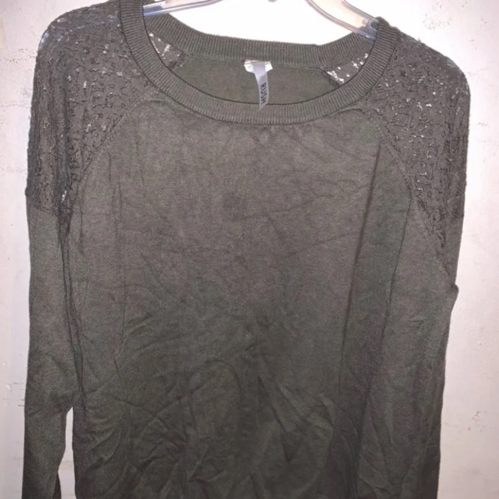 Cute long sleeve in women’s!